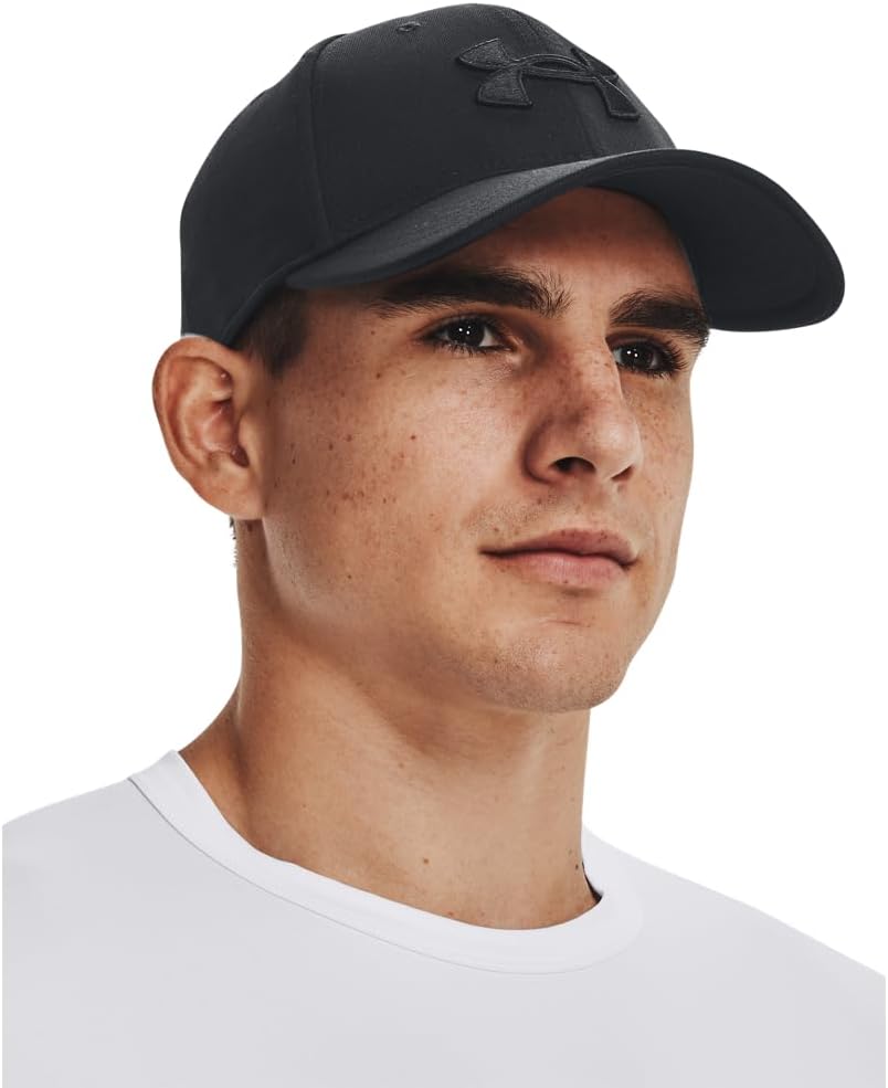 Under Armour Gorra para hombre Blitzing con tecnología Stretch Fit