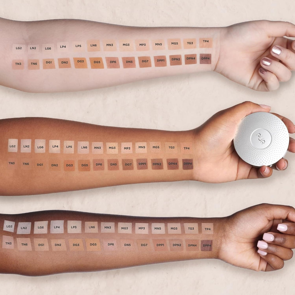 Base de maquillaje mineral prensada 4 en 1 PÜR con SPF 15