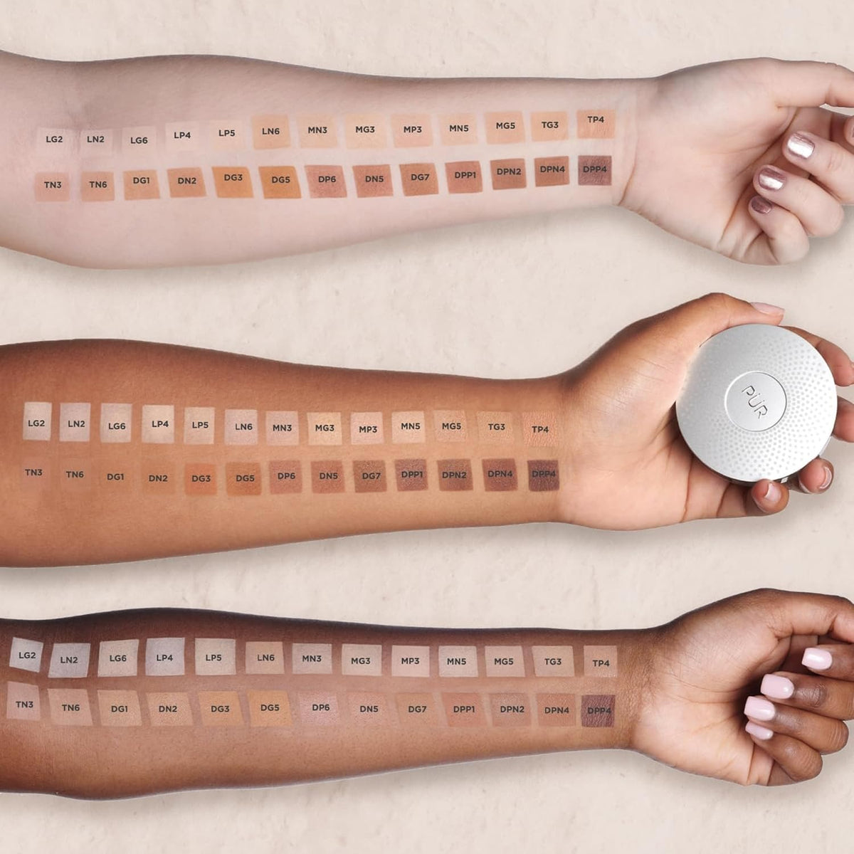 Base de maquillaje mineral prensada 4 en 1 PÜR con SPF 15