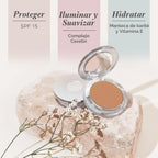 Base de maquillaje mineral prensada 4 en 1 PÜR con SPF 15