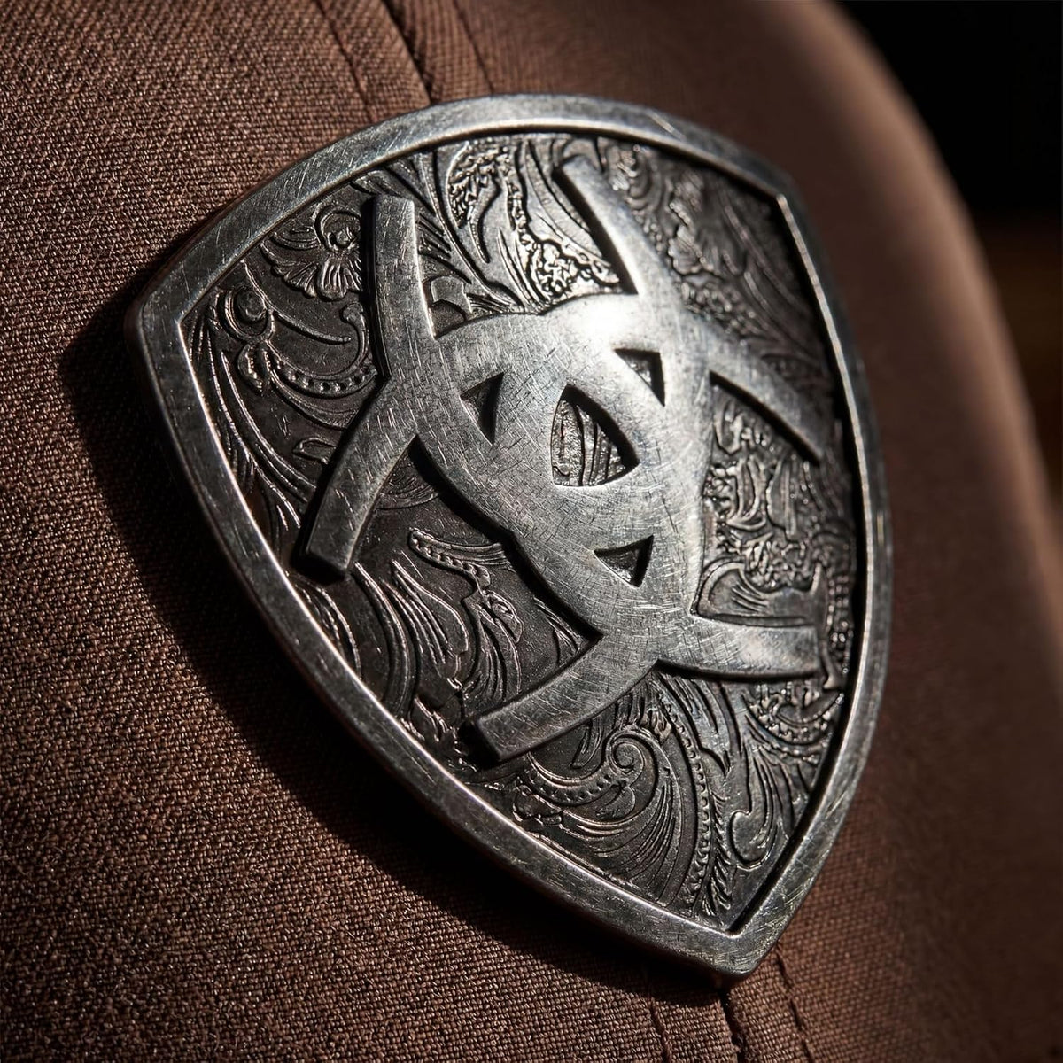ARIAT Gorra con escudo de metal para hombre, Snapback, estructurado...